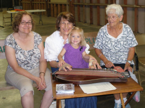 Maria Petersen teaches zither at Le Mars